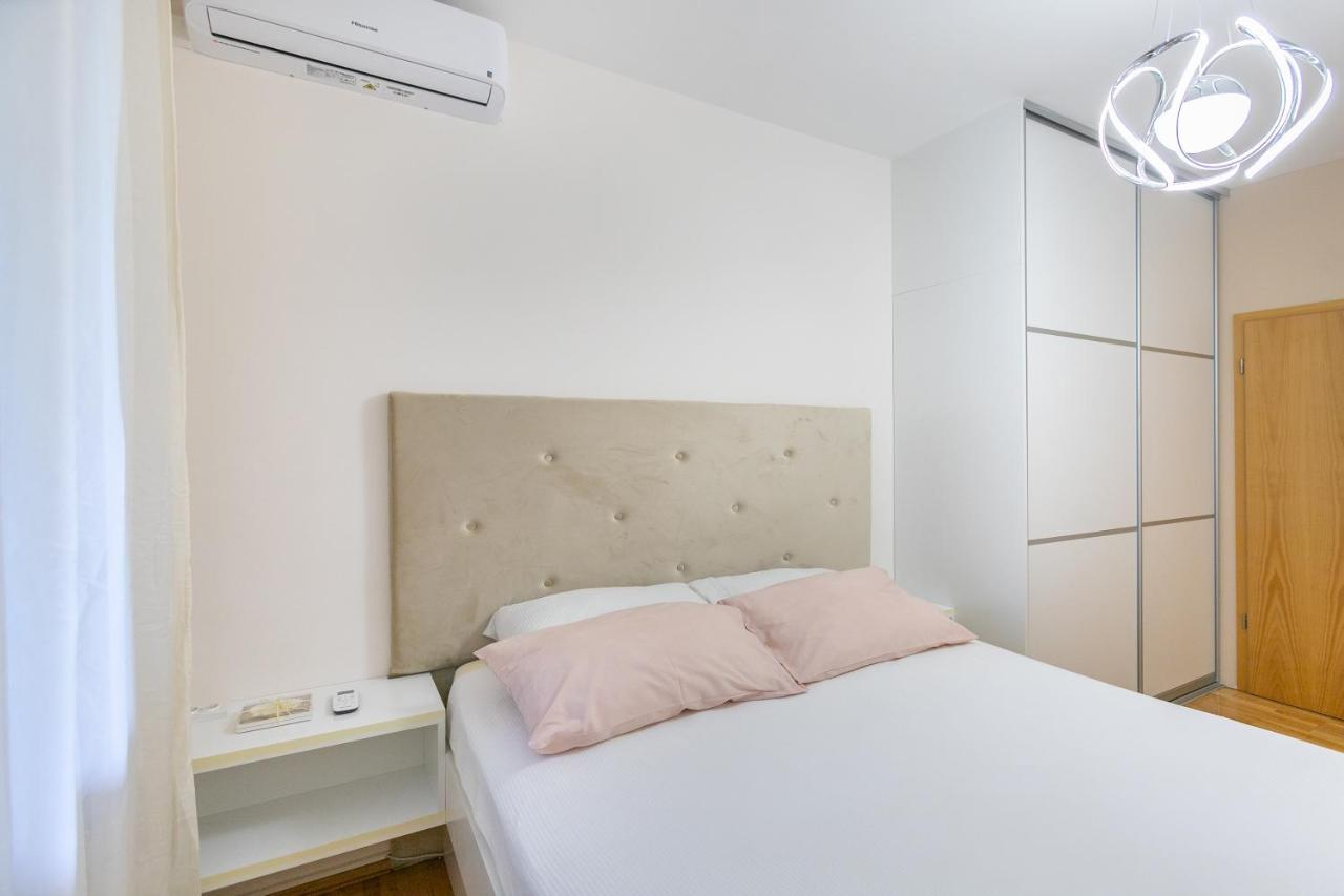 Apartment Relax Whit Big Terrace 170M2 Near The Beach 斯普利特 外观 照片